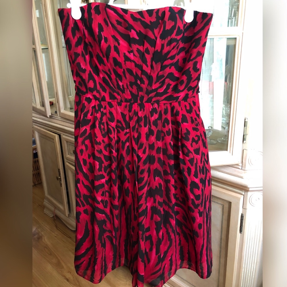 White House Black Market Strapless, Size 2